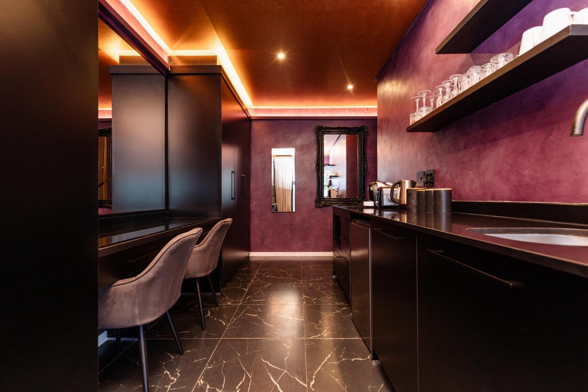 Mint Hotel 84 On Katherine Йоханесбург Екстериор снимка