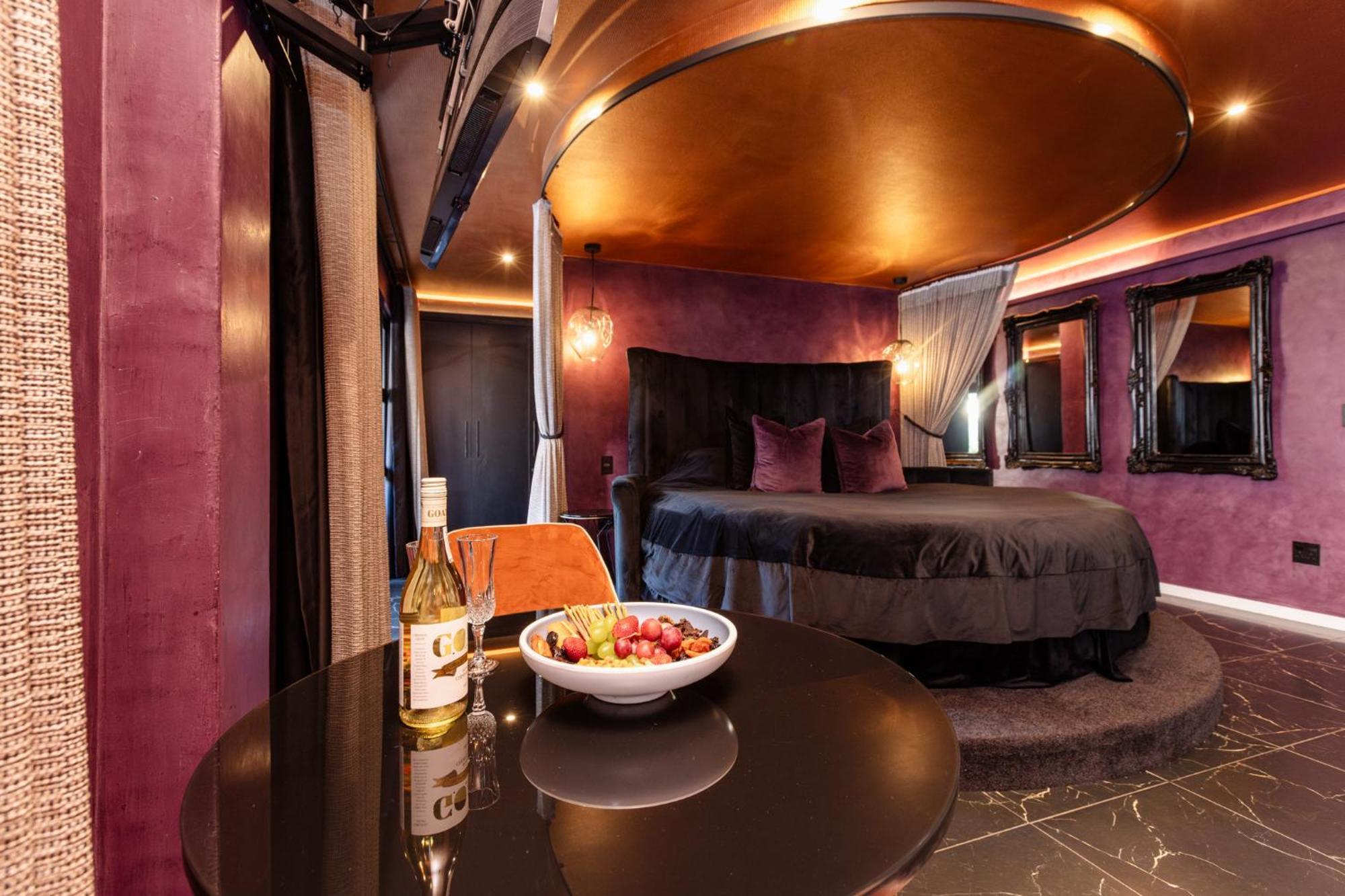 Mint Hotel 84 On Katherine Йоханесбург Екстериор снимка