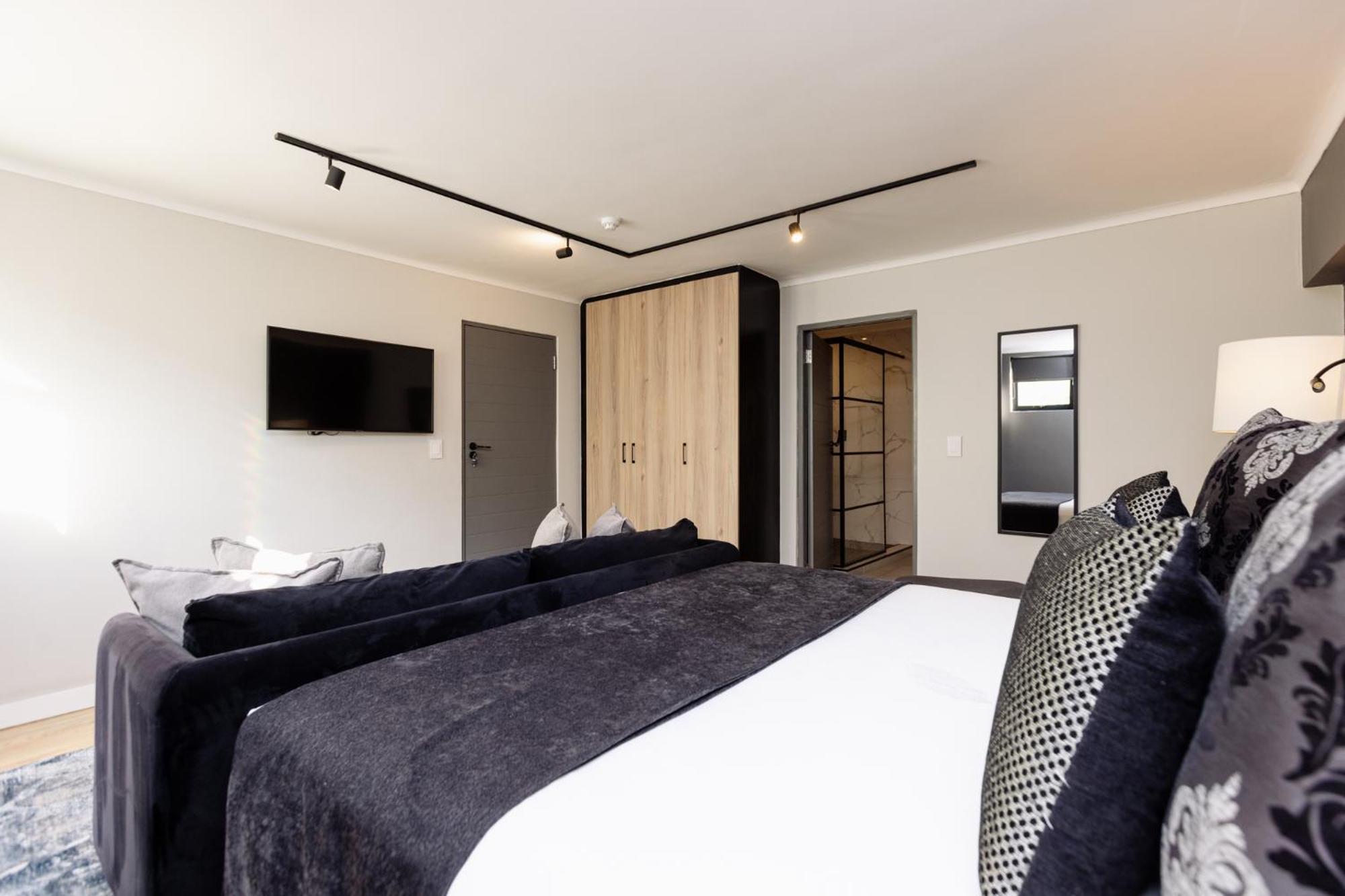 Mint Hotel 84 On Katherine Йоханесбург Екстериор снимка