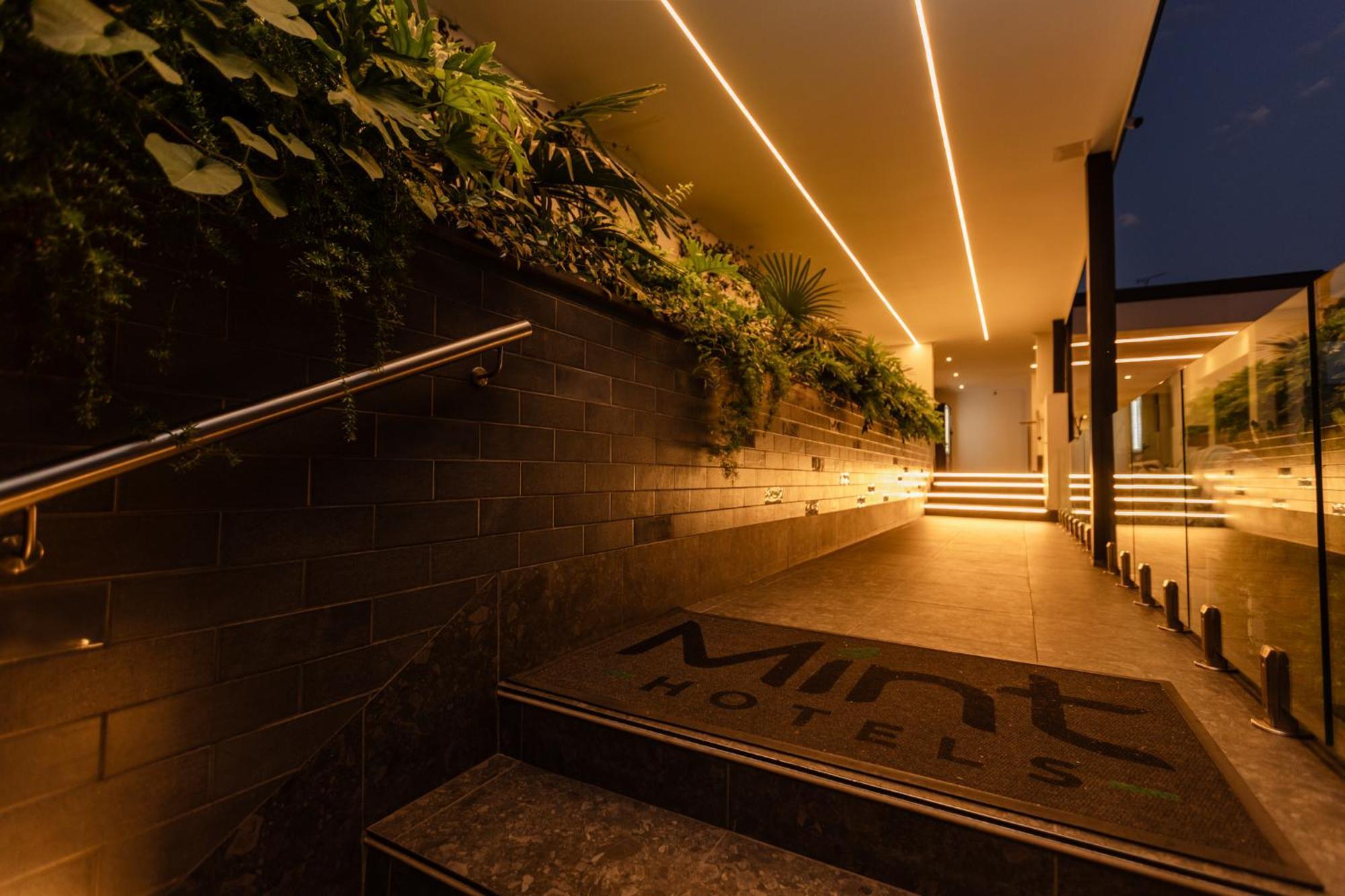 Mint Hotel 84 On Katherine Йоханесбург Екстериор снимка