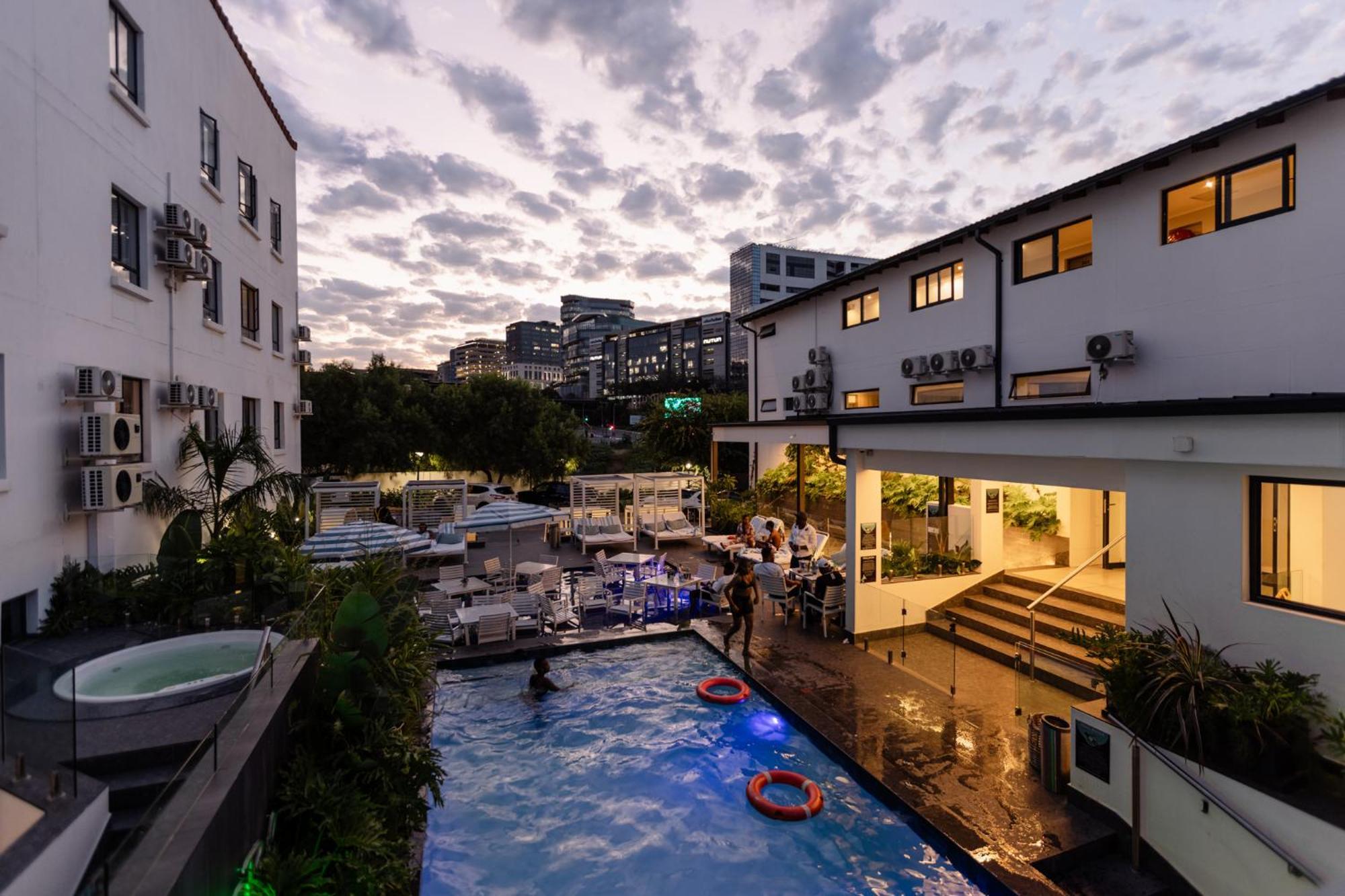 Mint Hotel 84 On Katherine Йоханесбург Екстериор снимка